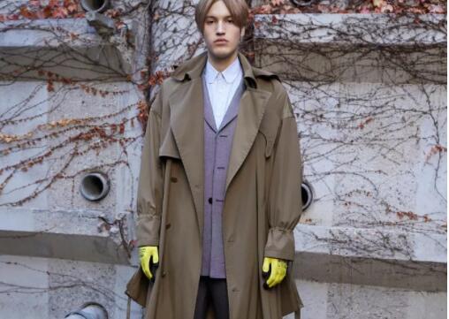 郭敬明为何叫小金人,郭敬明穿大衣完整视频