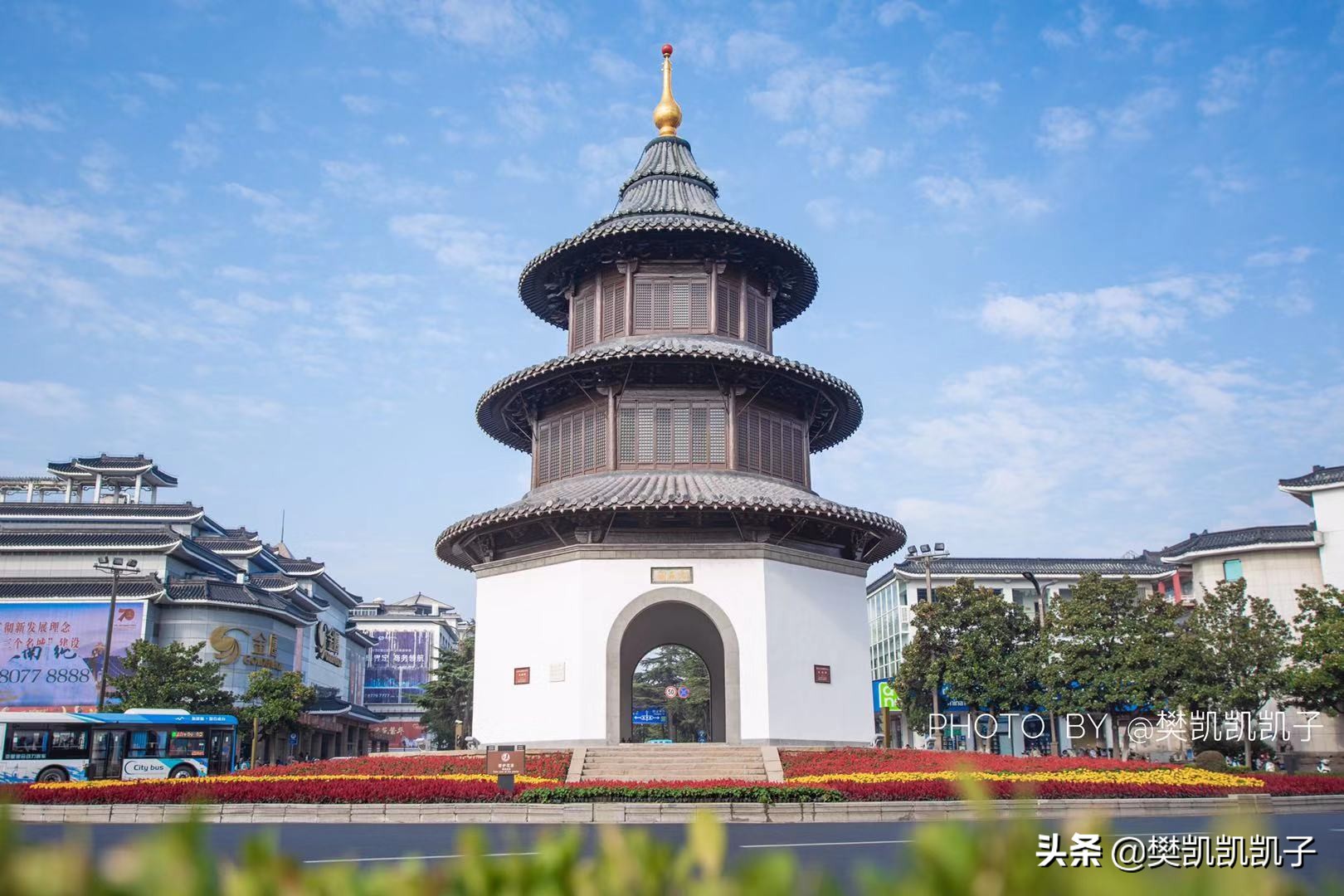 相距500米，文昌阁成了扬州地标，而历史悠久的四望亭却少有人知