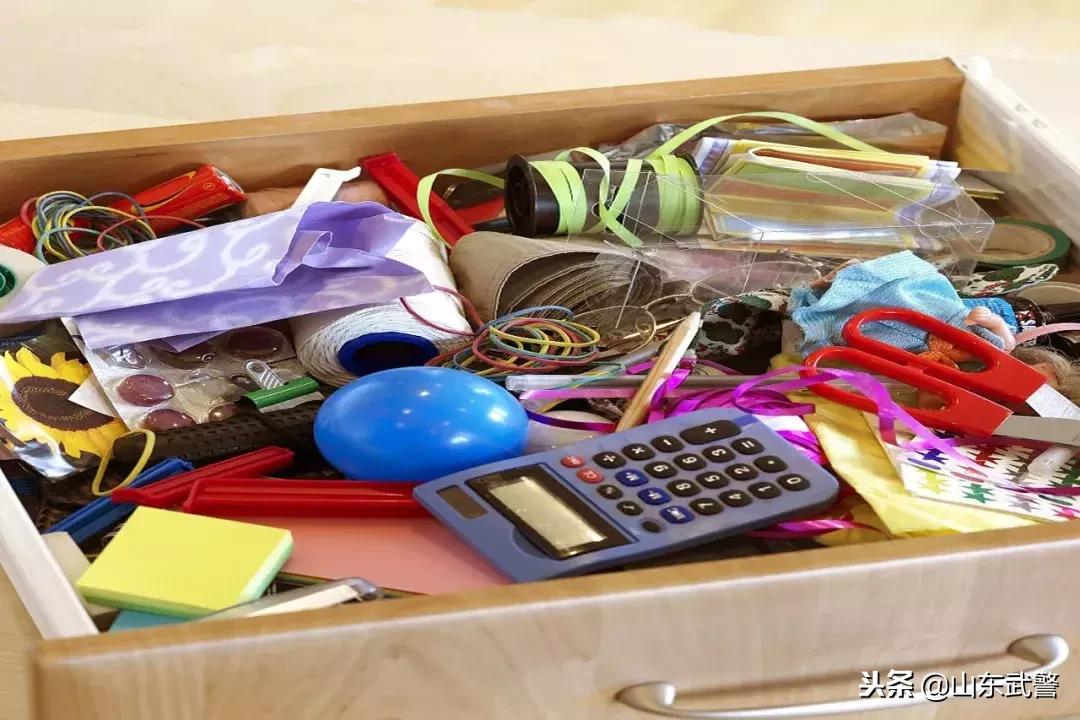 兵哥哥收纳衣服的整理箱,上班族家庭收纳小妙招