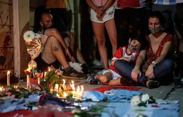 马拉多纳上帝之手拿冠军了吗,马拉多纳是梅西的什么人