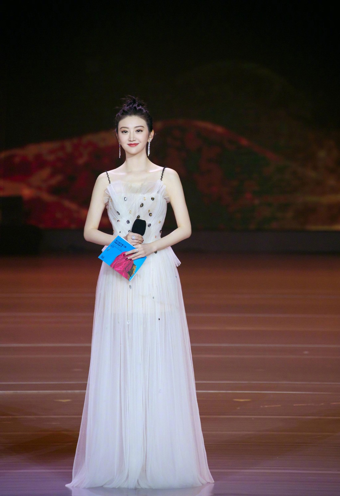 景甜烟熏妆,景甜复古红衣搭配黑裙