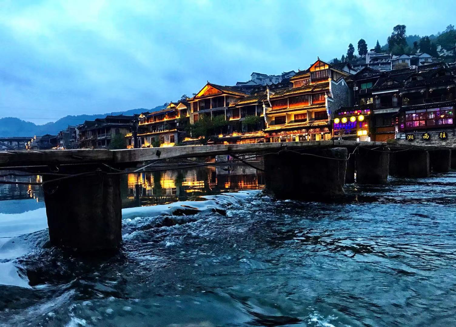 湖南凤凰古城游客越来越少,湖南的凤凰古城还值得去吗现在