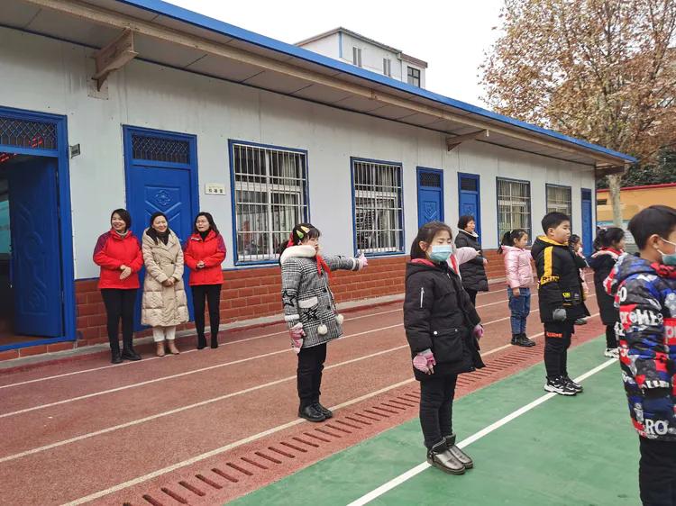 洛龙区养成教育十二校联盟第195次活动洛龙五小现场会