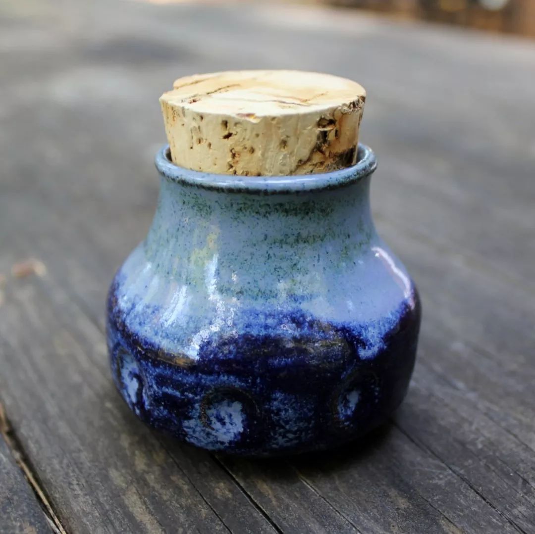 塑料瓶盖怎么做出来的,塑料瓶盖怎么弄一个小洞