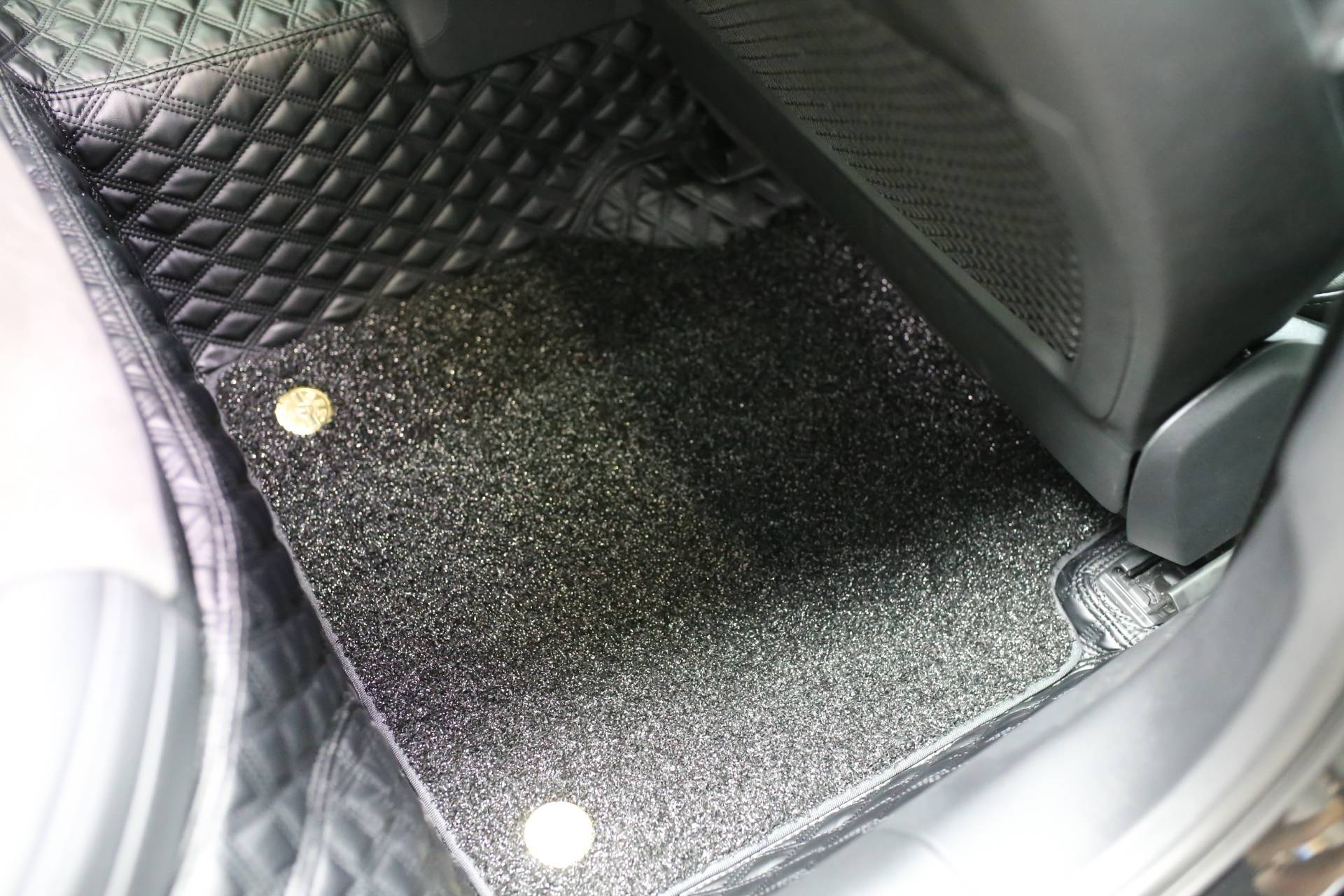 21款奥迪a6l加装座椅加热,23款奥迪a6l防踢垫