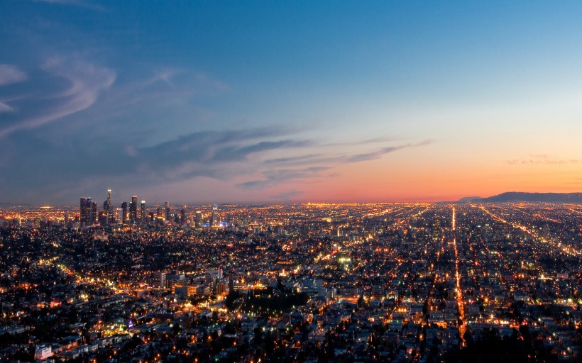 美国加州两男子入室盗窃,美国加州一男子持刀连续抢劫