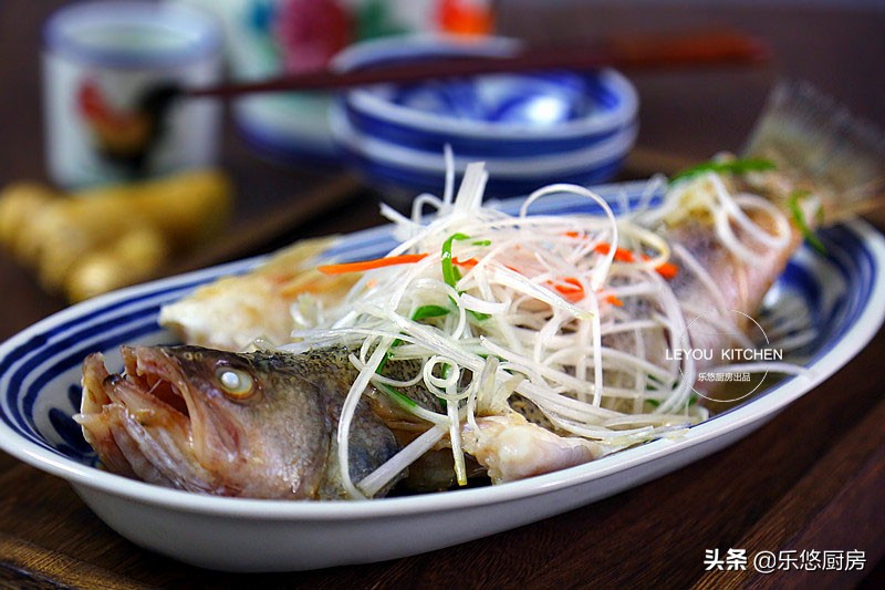 清蒸鱼口感肉嫩,清蒸鱼才好吃还容易烂