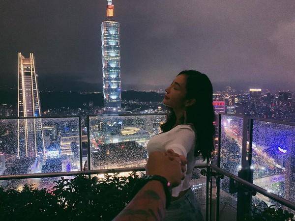 前TVB搞笑担当好身材女友耳骨连钉三个耳洞后遗症巨痛可能会溃烂