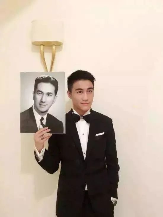 何猷君穿曼联球衣,何猷君帅气视频