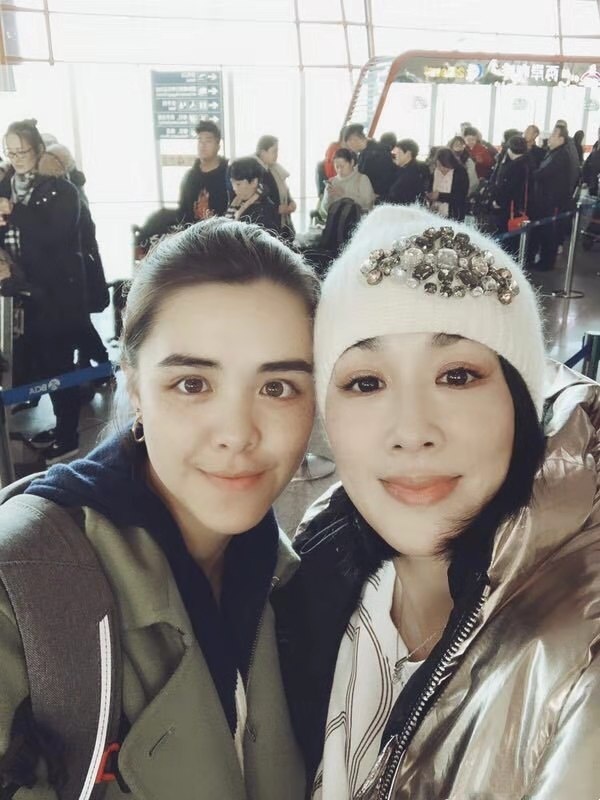 钟丽缇真实颜值巅峰,钟丽缇长女满脸雀斑超自信