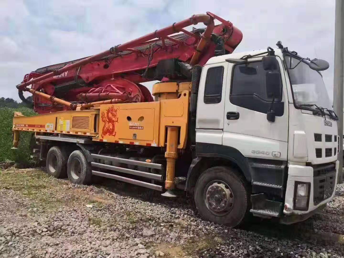 中联泵车和三一泵车哪个好,买水泥泵车