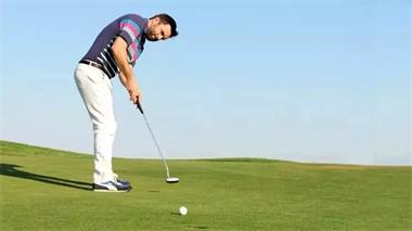 高尔夫球的标准大小是什么