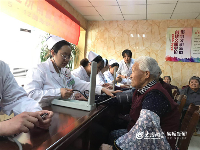 莱矿医院走进济南市嬴城光荣院开展“健康中国科普助力”义诊活动关爱老人身体健康