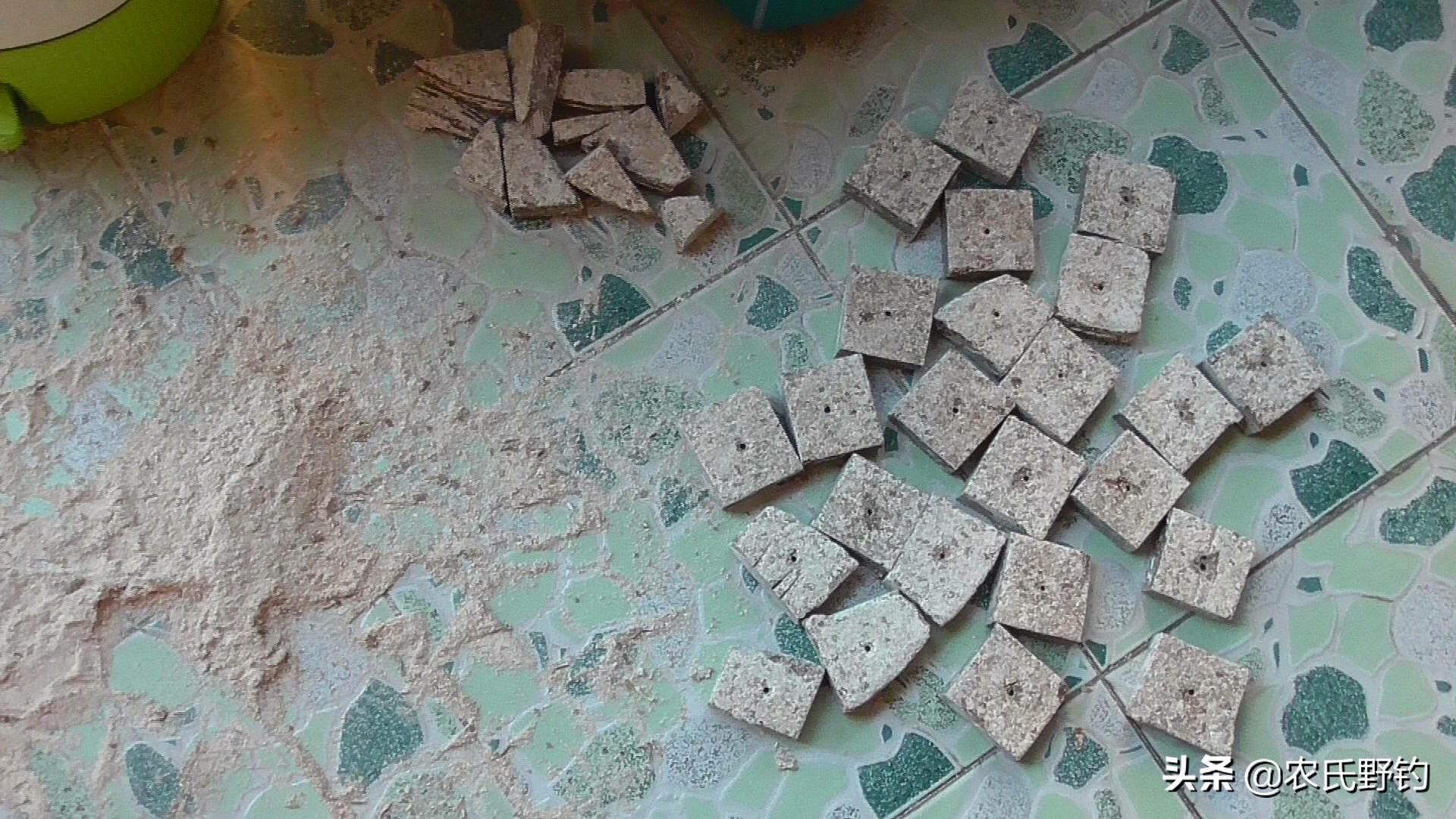 翻板钩用花生饼和豆饼哪个好,花生饼钓鲤鱼饵料制作方法