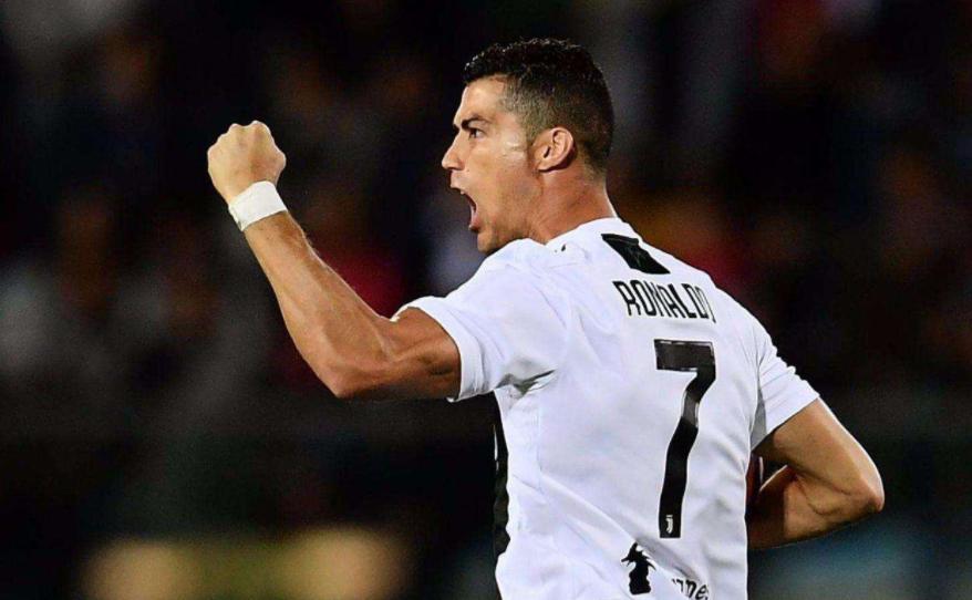 c罗在球场上的暴力时刻,c罗离场对手对他说了什么