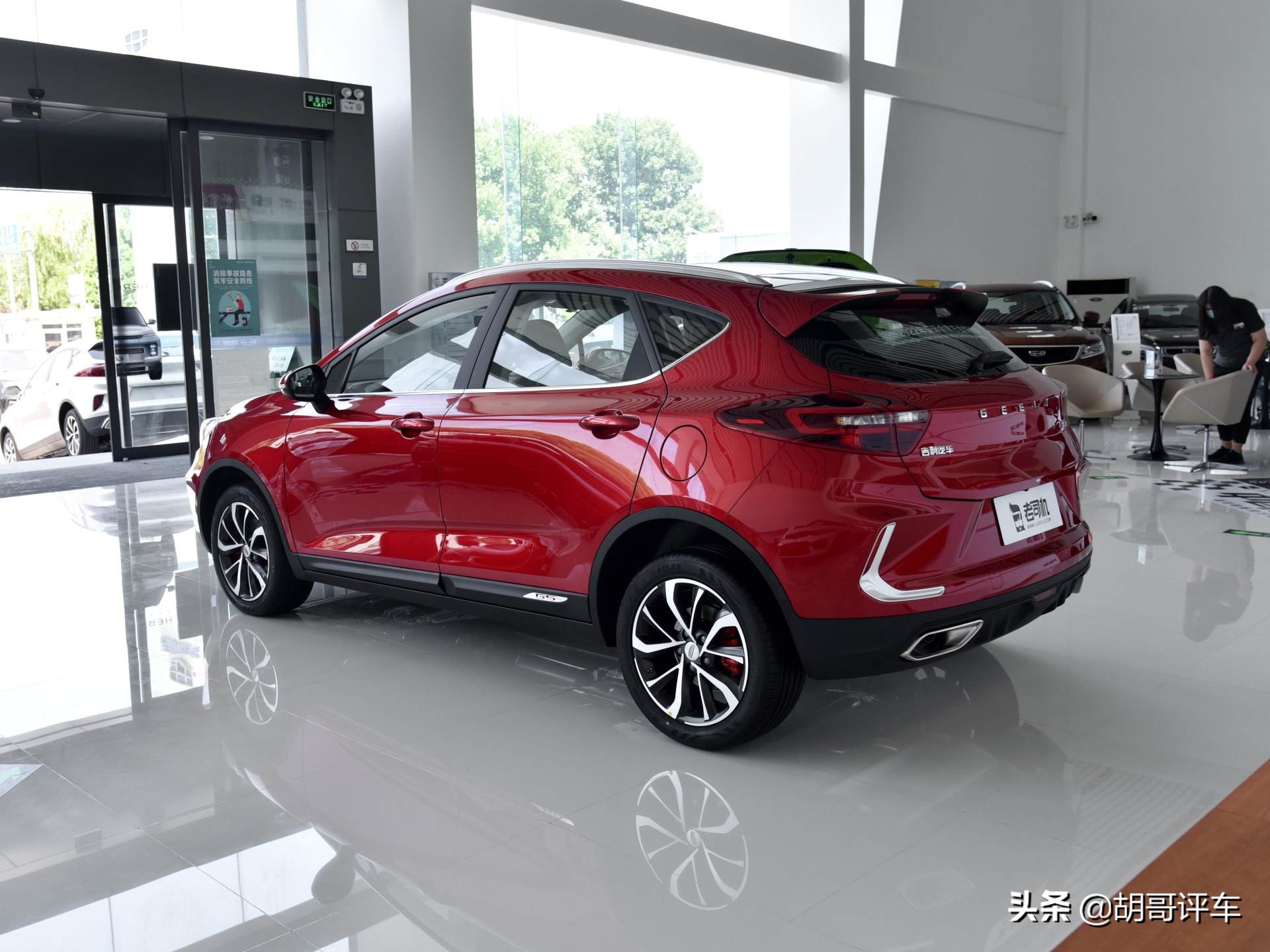 油耗低外观好看内饰大气suv,吉利帝豪gs16款1.3t的油耗