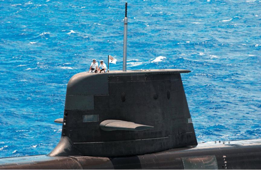 苍龙级潜艇指挥塔高度,潜艇指挥塔内部