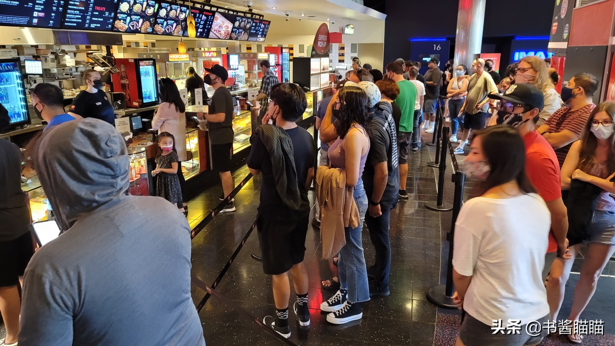 终究，还是陈法拉扛起了《尚气》的颜值大旗！同时暗示该角色地位