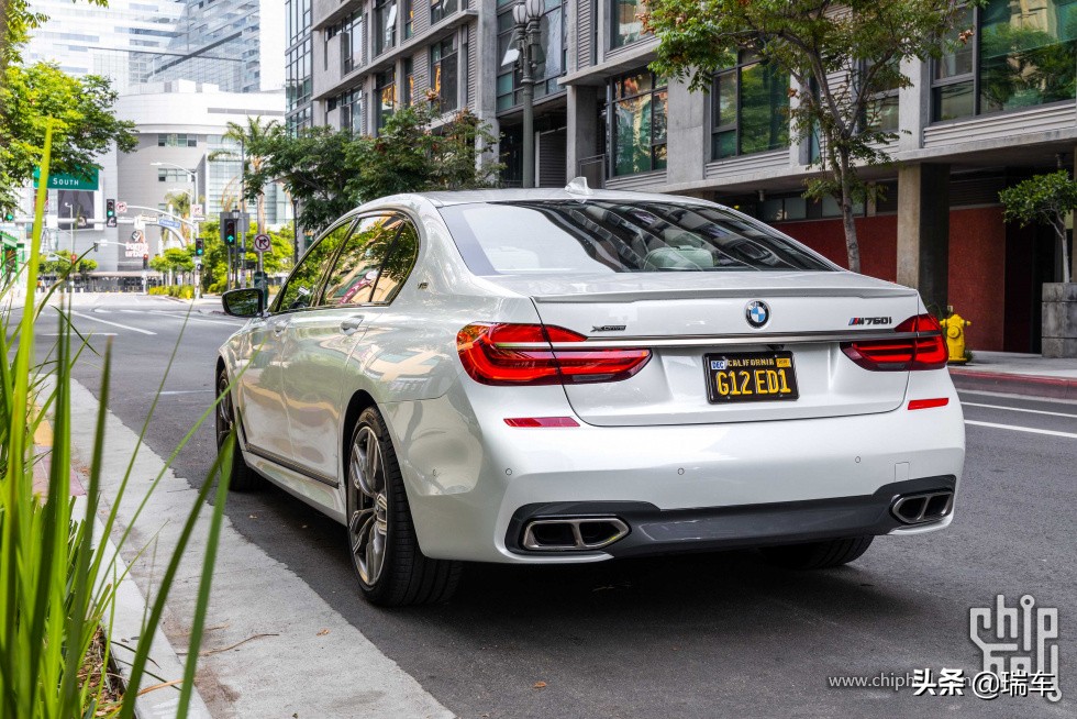 新款宝马m760liv12曜影特别版,宝马的v12