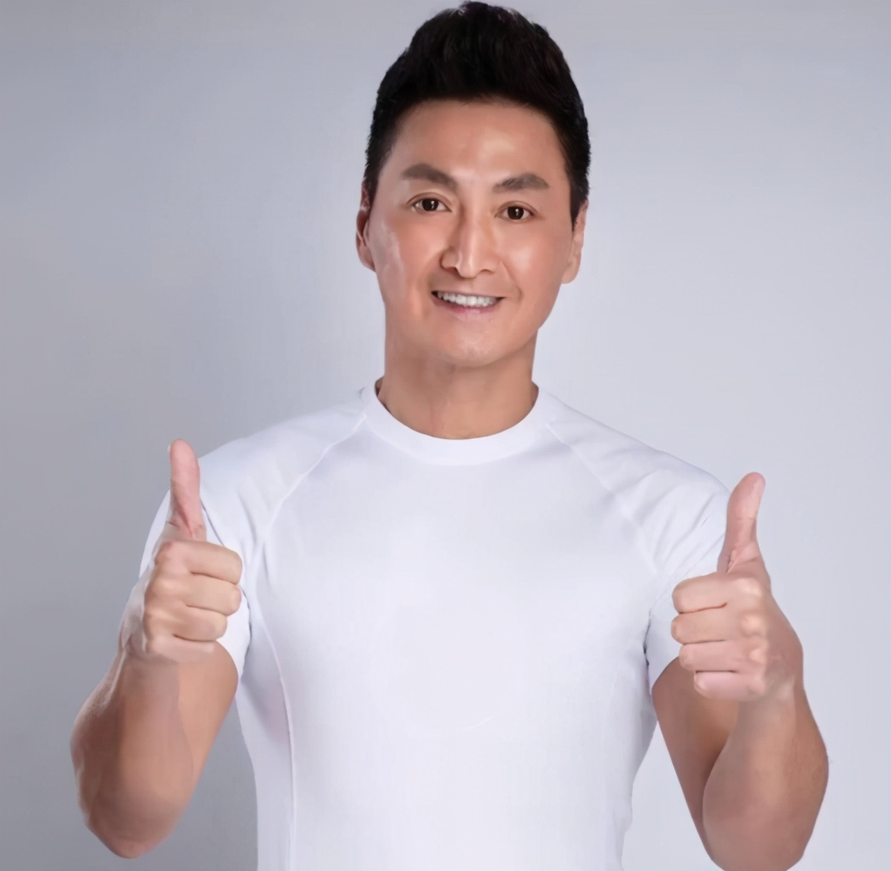 凭一角红极一时，遭遇封杀转行成商人，身家过亿却甘心走穴捞金