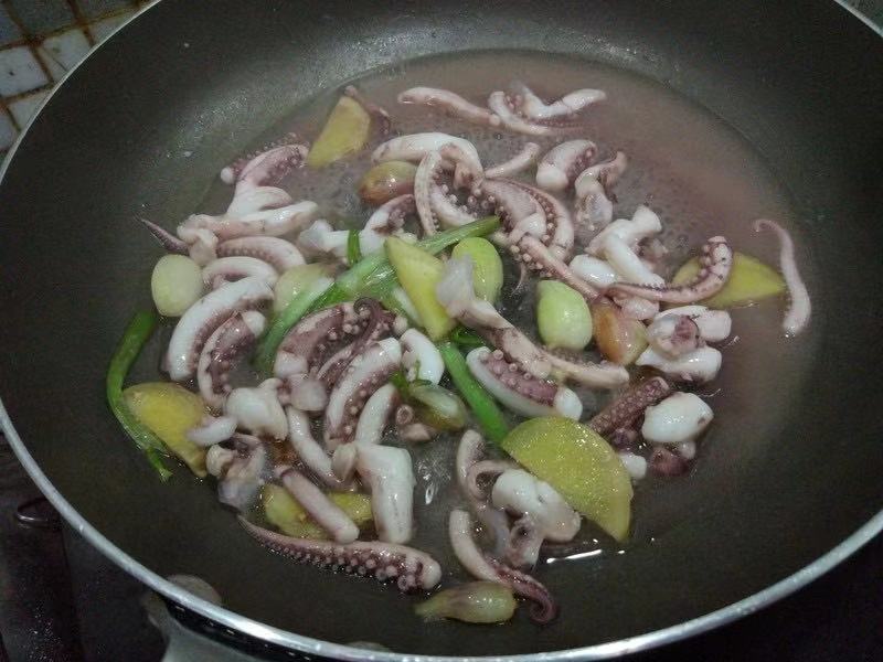 爆炒鱿鱼味道香独家秘制小配方,爆炒鱿鱼的正宗做法四川味道