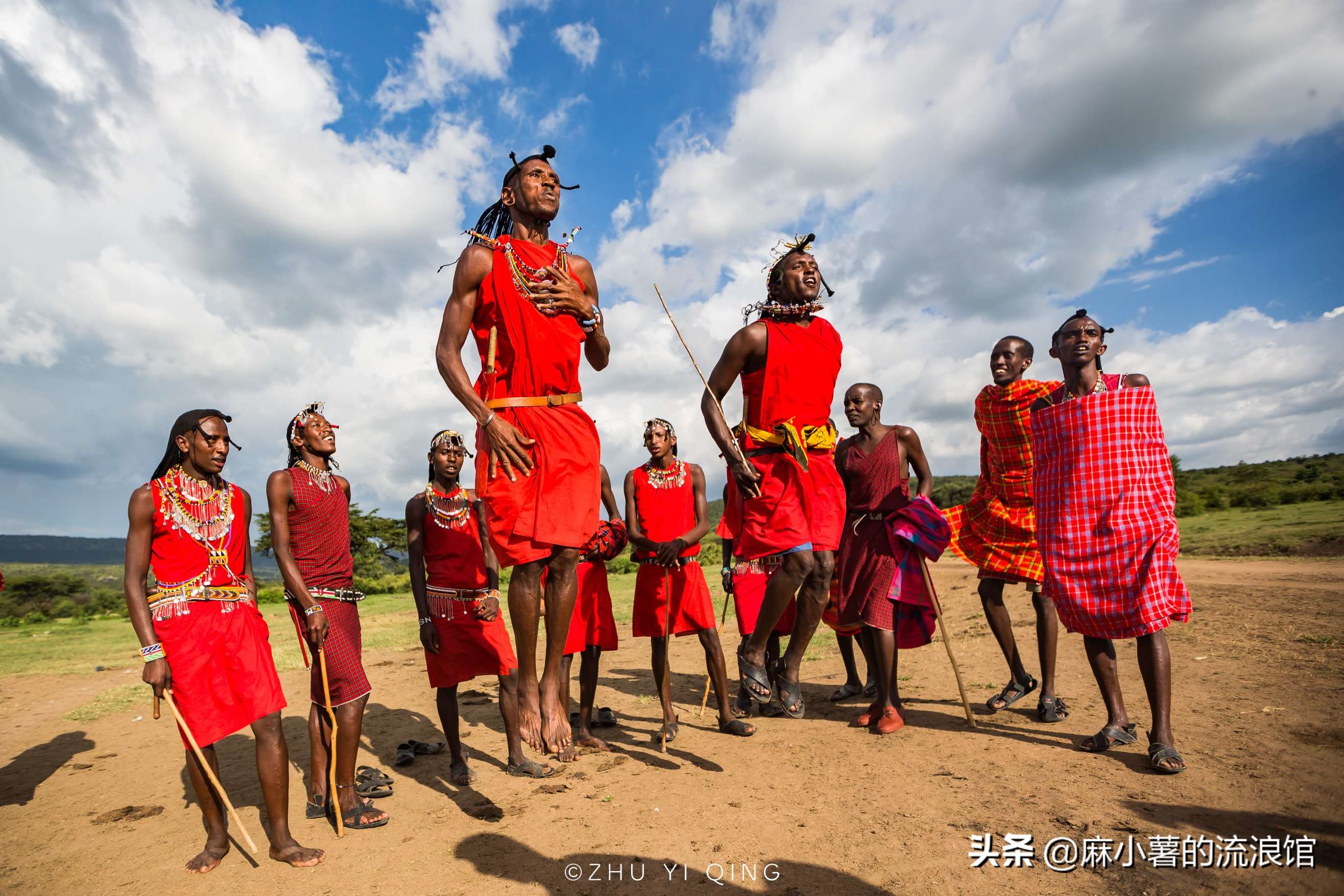 非洲草原隐居着一神秘部落，肯尼亚马赛人，弹跳力十足出门带木棍