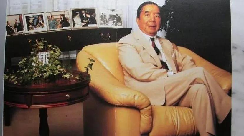 商界名人李嘉诚创业故事,李嘉诚收购和记黄埔在哪一年