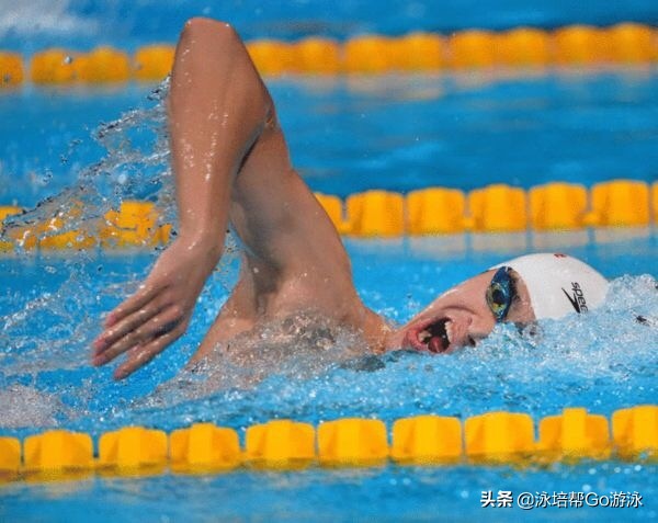 轻松游自由泳技巧,自由泳进阶竞速自由泳的技巧