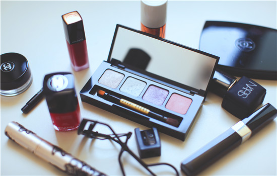 睫毛膏的作用如何让睫毛膏妆效持久