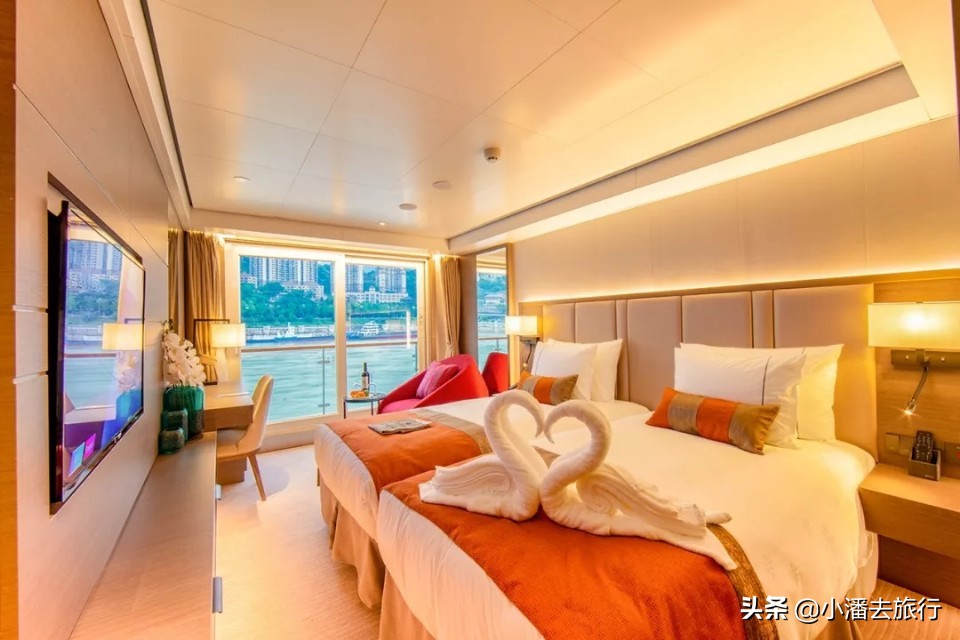 长江游轮“巨无霸”世纪荣耀号，原来它的吨位不是长江之最