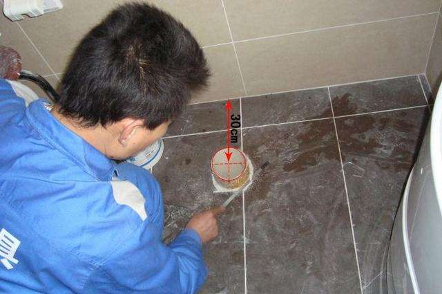 刚入住马桶就堵了找房东吗,楼房马桶下水管道堵了