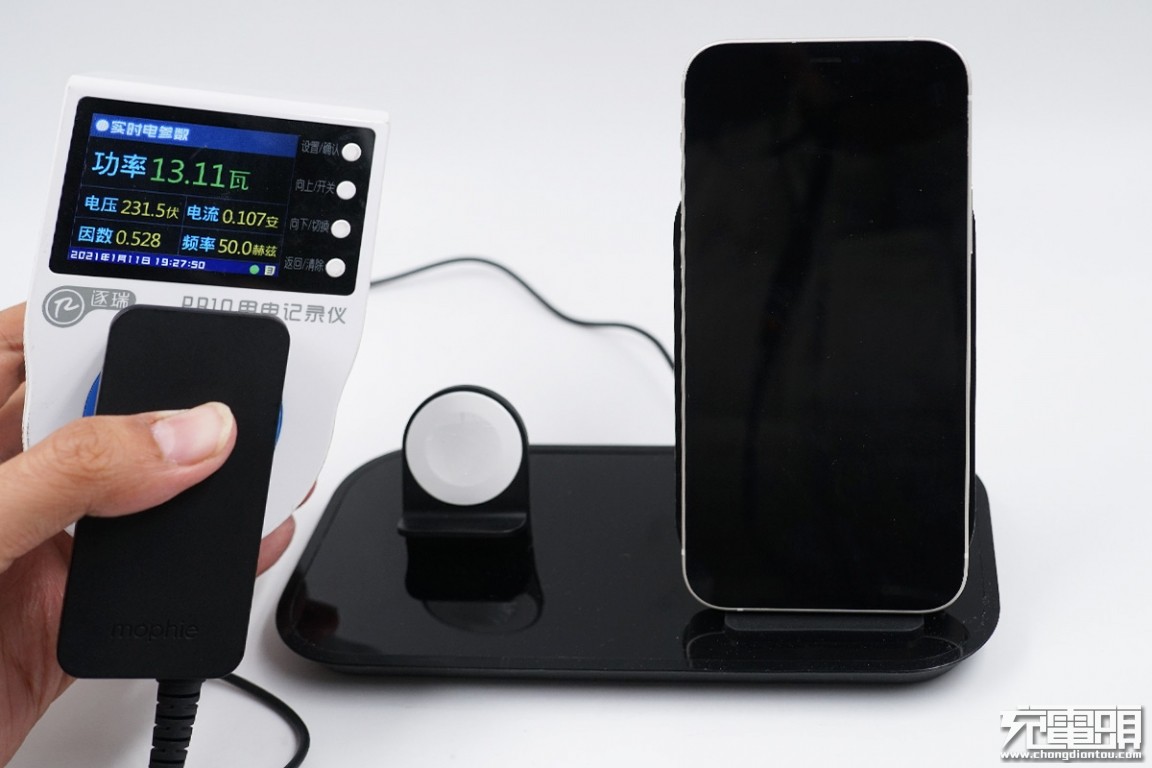 mophie二合一无线充电底座,mophie推出四合一无线充电器