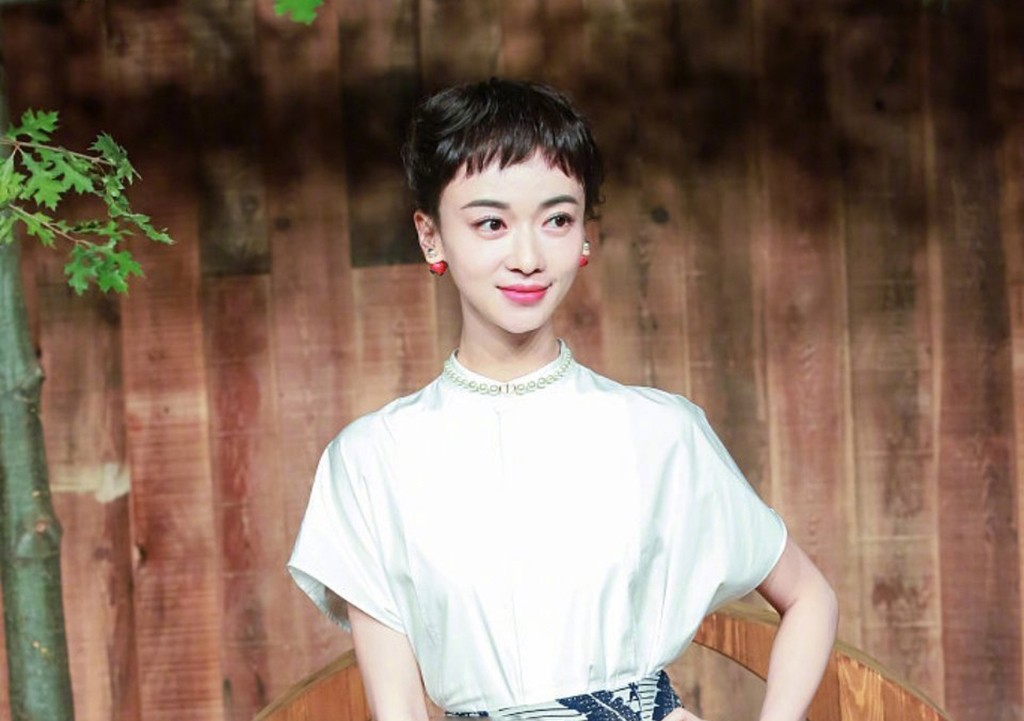 别人在逆袭变美，她却把从“公主感”到土气的造型雷区全踩了一遍