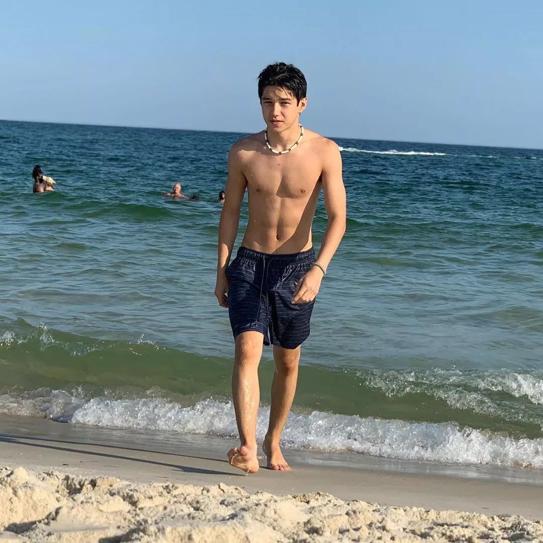 韩国混血网红emily,韩国网红韩国帅哥