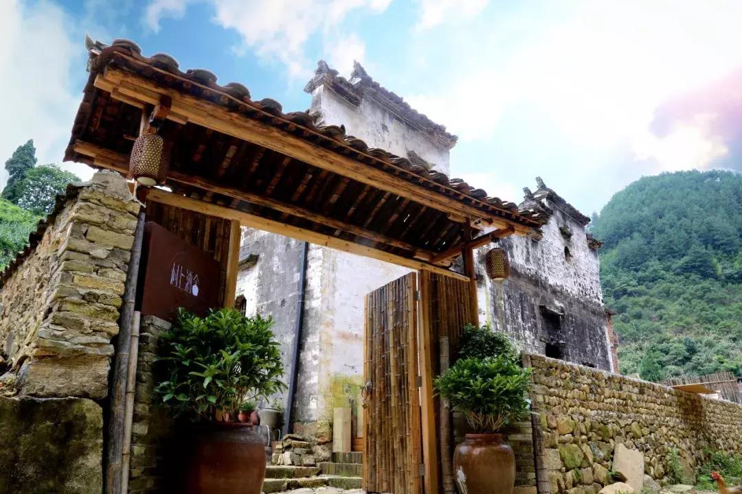 央视挖出来浙江冷门小城，小小鸭头都是世间绝味，人均100+住别墅