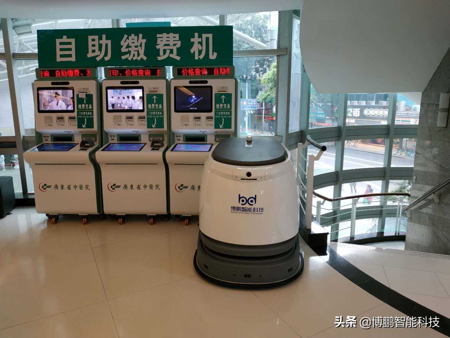 博鹏机器人,消毒杀菌机器人智能高效