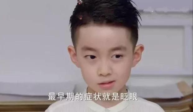 孩子眨眼睛吐舌头怎么回事,孩子经常眨眼和抿嘴应该看什么科