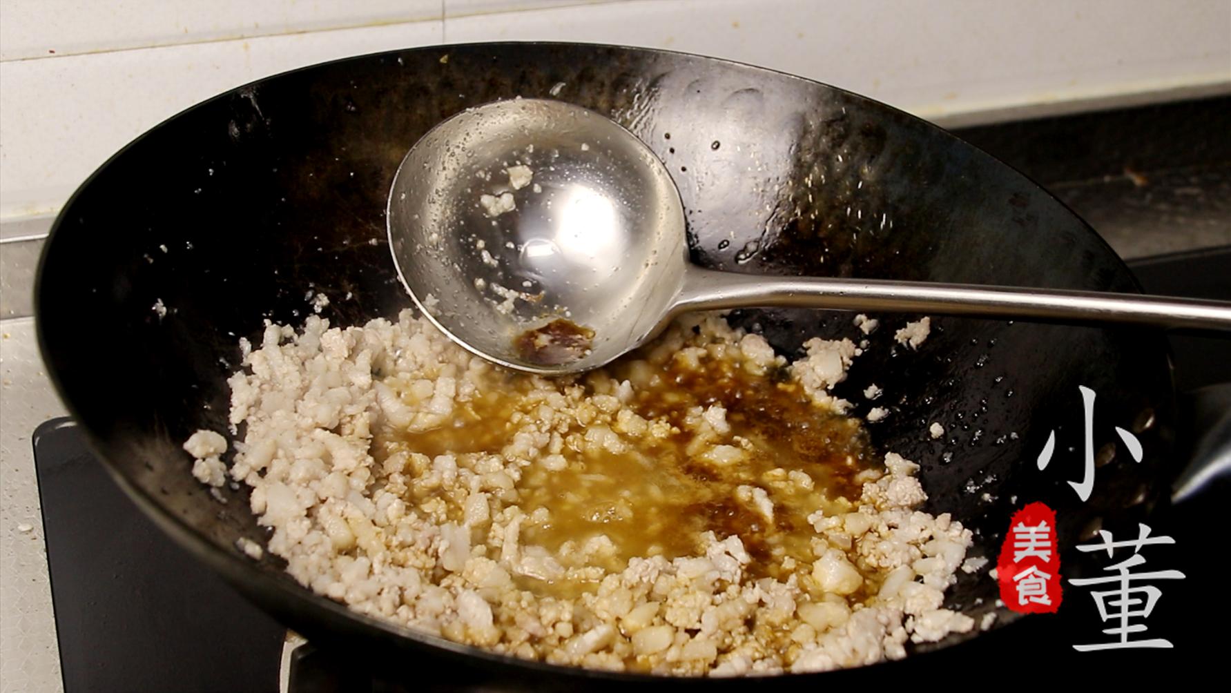 小董制作香菇酱,香菇酱不要辣椒