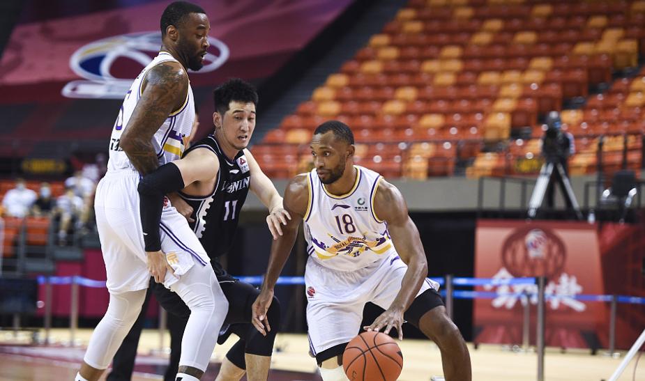 郭艾伦缺席，功夫熊猫教状元打球，认真防守的辽篮末节依旧惹不起