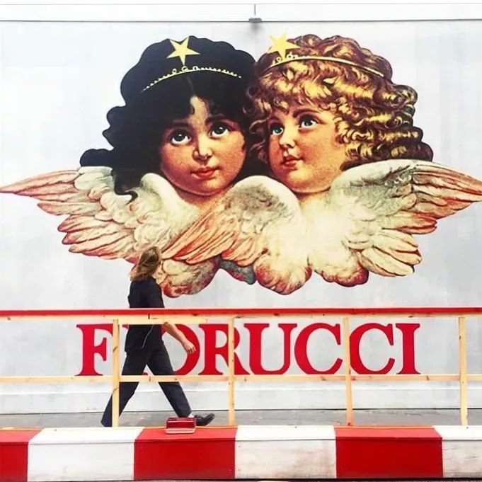 人间芭比lisa蓝色眼睛,人间芭比lisa出现后遗症