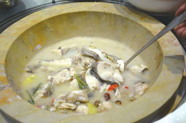 湘菜溪石斑鱼怎么做好吃,川湘菜石锅鱼