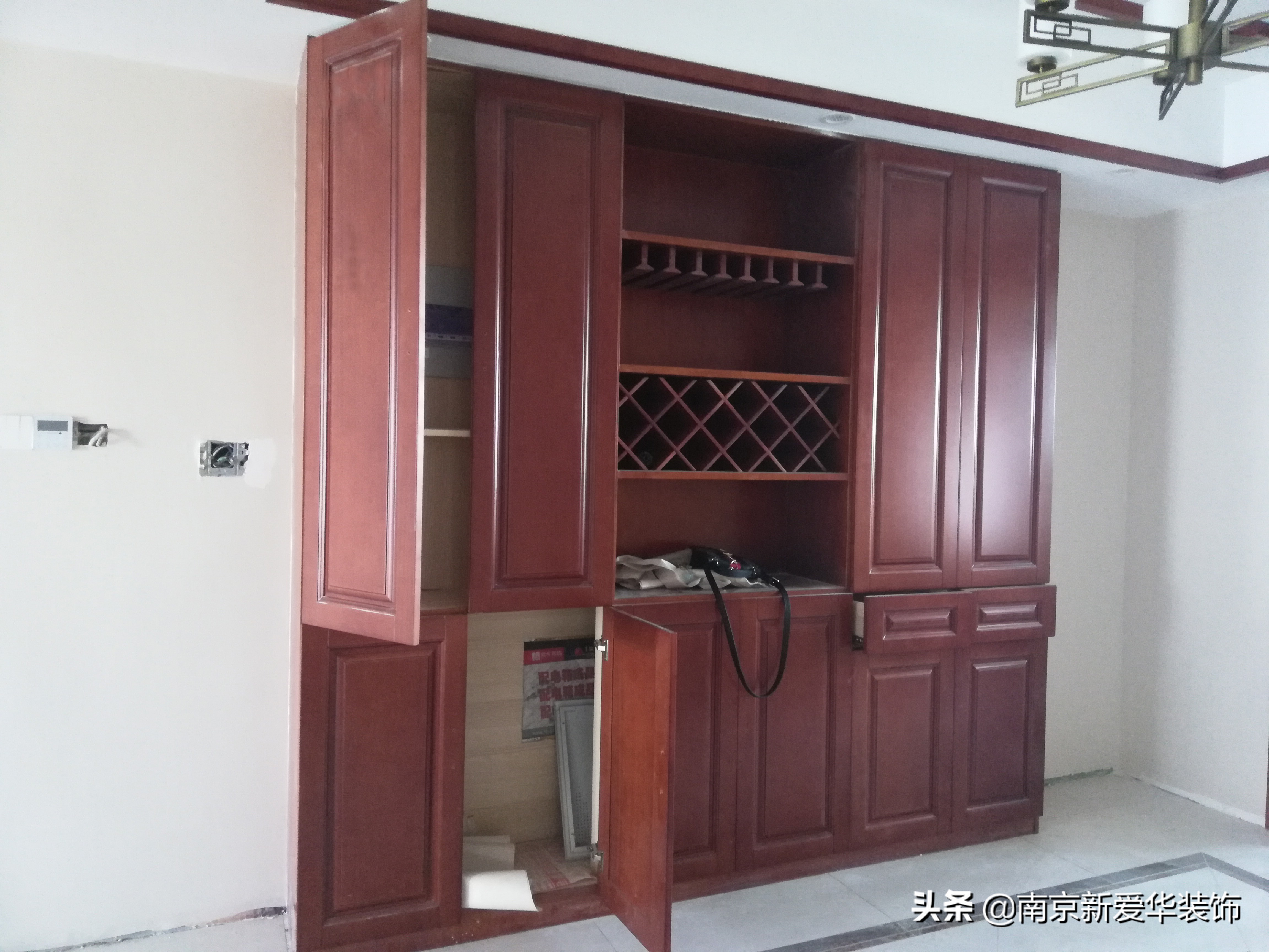 新中式装修墙壁刷什么颜色好看,白墙贴什么颜色壁布好看