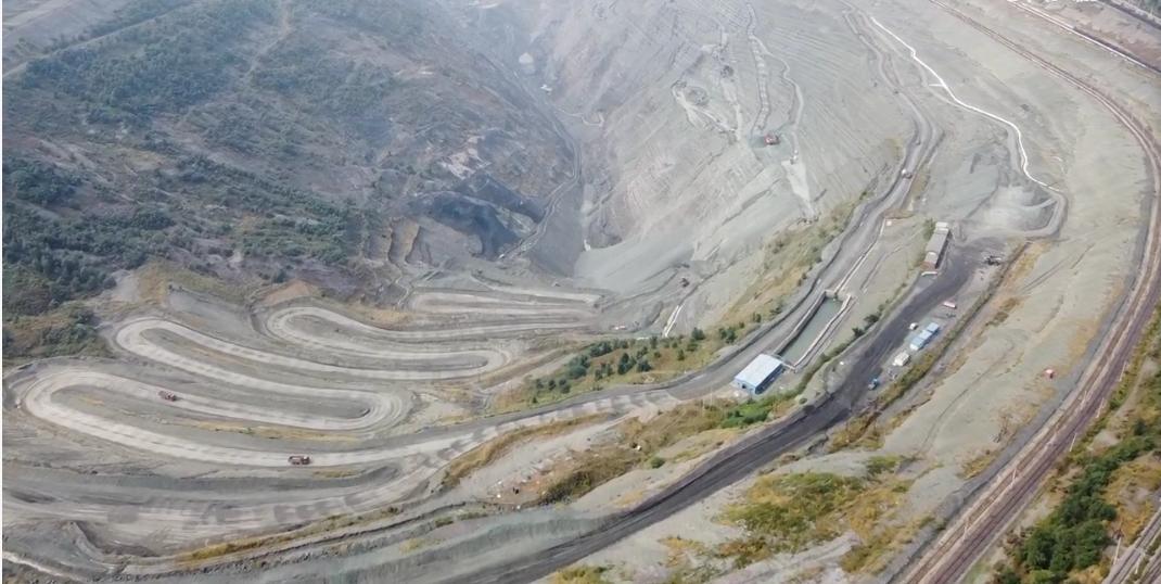 抚顺超大矿坑,辽宁抚顺矿坑