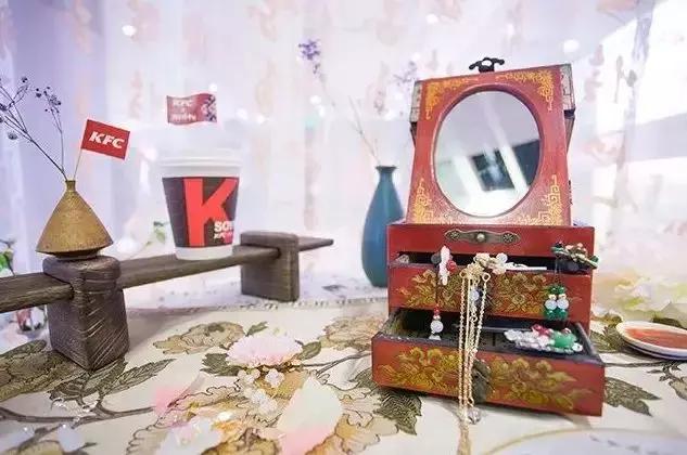 雷锋餐厅、杜甫草堂主题店，肯德基为何如此热衷本土化？