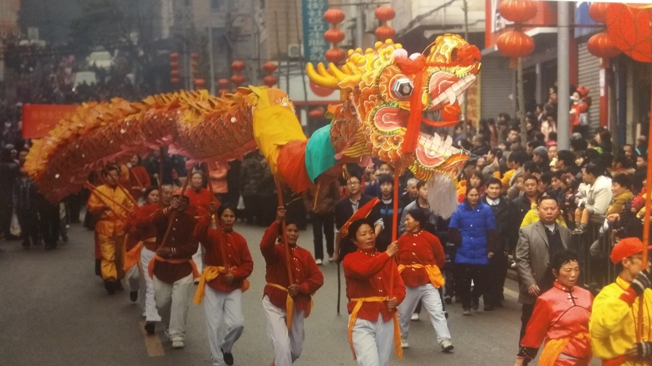 鞭炮齐鸣迎财神正月初五习俗,正月初五迎财神唯美祝福视频