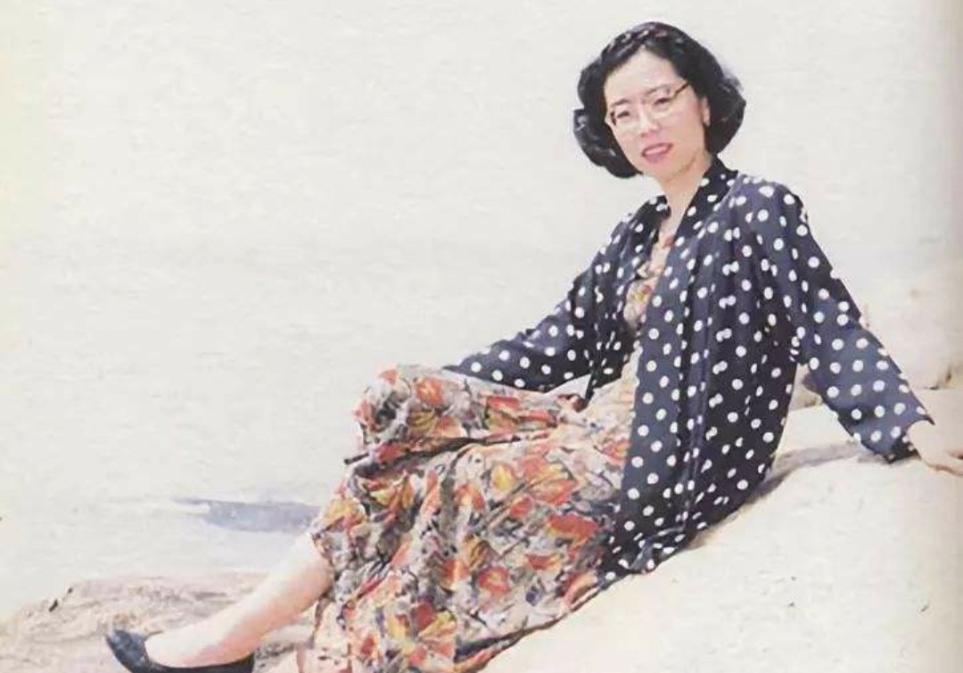 致橡树它们分别代表怎样的爱情观,致橡树向往的爱情是什么意思