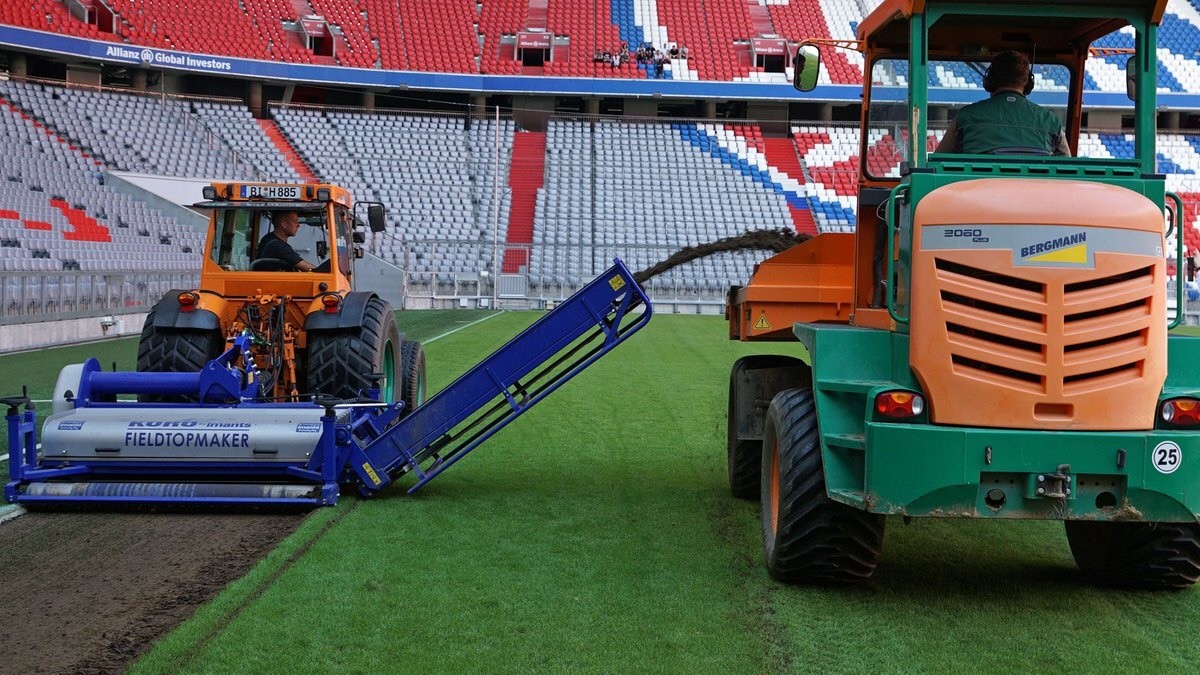 为什么足球要在草坪上踢啊,老球迷踢球