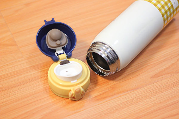 保温杯你们怎么洗,保温杯清洗正确方法小苏打