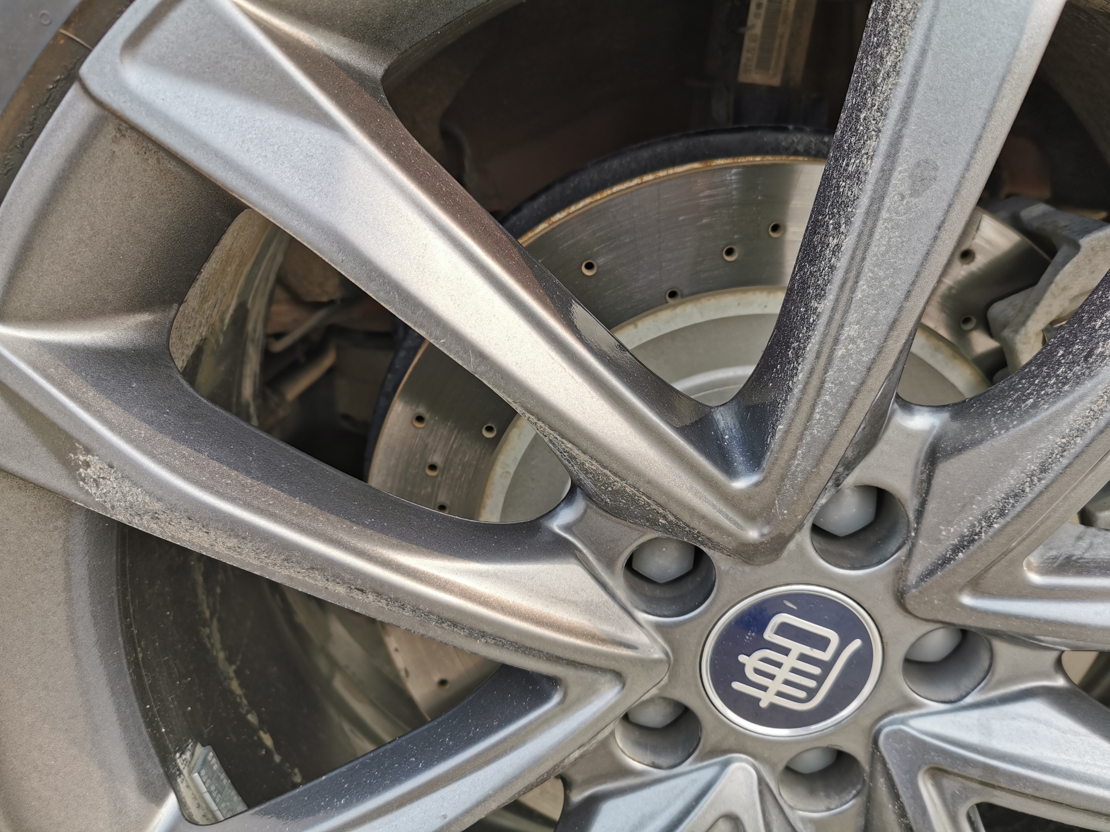 全新一代唐2万公里刹车片磨完了,比亚迪唐刹车盘多久更换一次