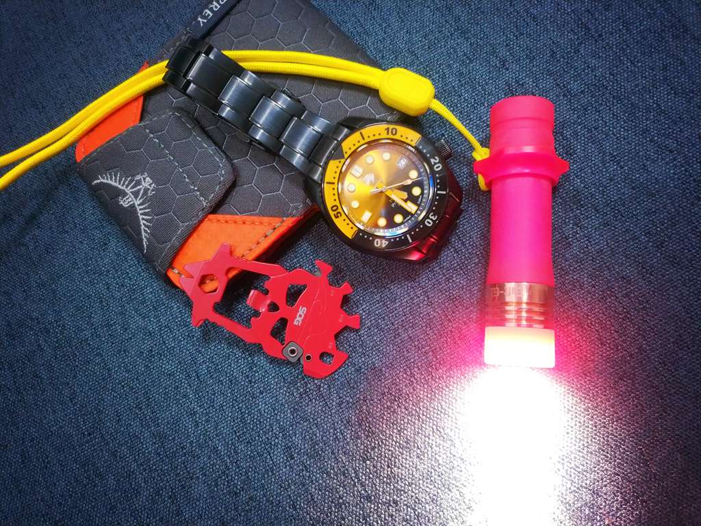 夜光电筒超亮,夜光电筒蓝光